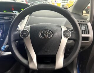 2013 Toyota Prius Alpha image 139521