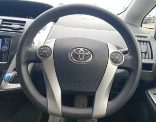 2013 Toyota Prius Alpha image 140411