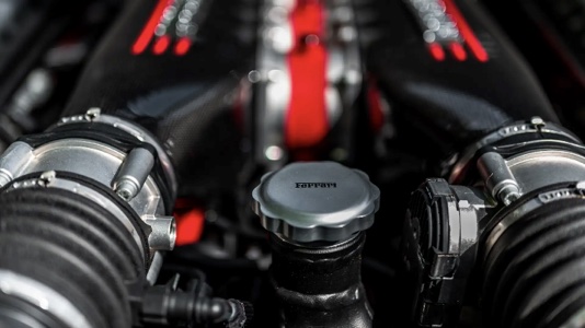 Engine noise diagnosis – Close-up of a Ferrari engine