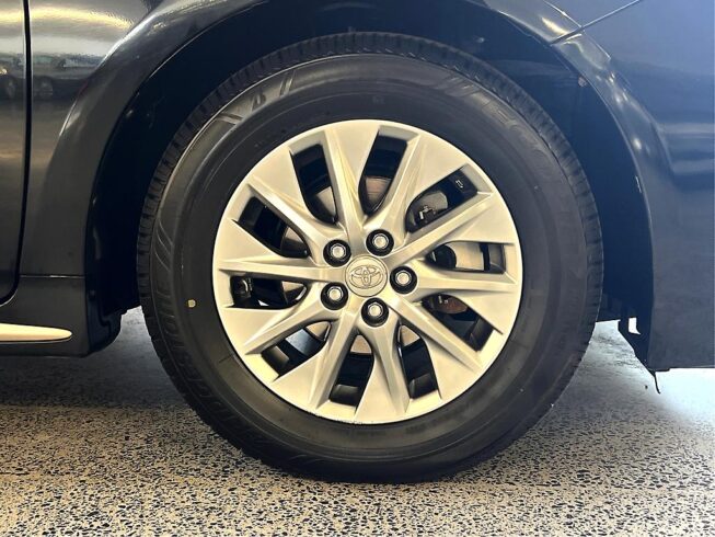 2014 Toyota Prius PHEV, LOW KM’S, TOP SPEC image 223130
