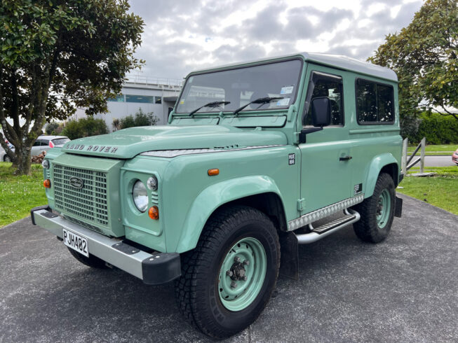 2002 Land Rover Defender image 186736