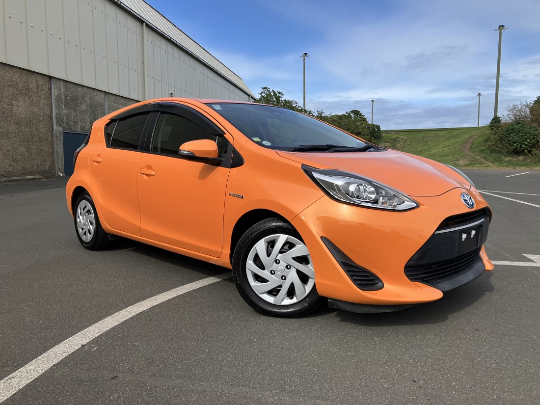 Toyota Aqua review – Orange Aqua on a road