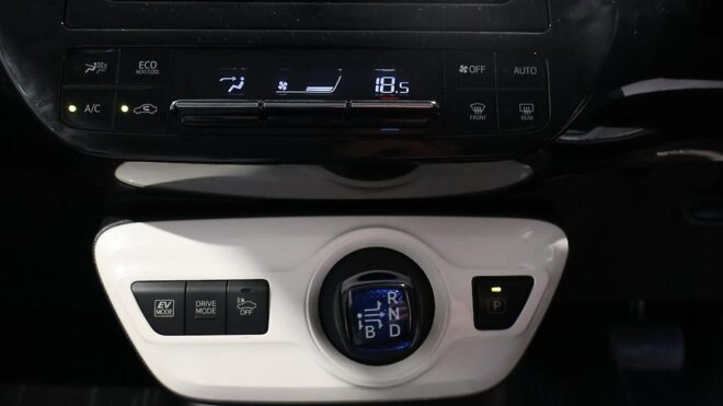 2016 Toyota Prius S Model image 303230