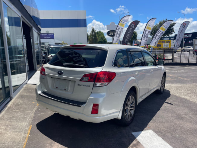 2012 Subaru Outback image 220275