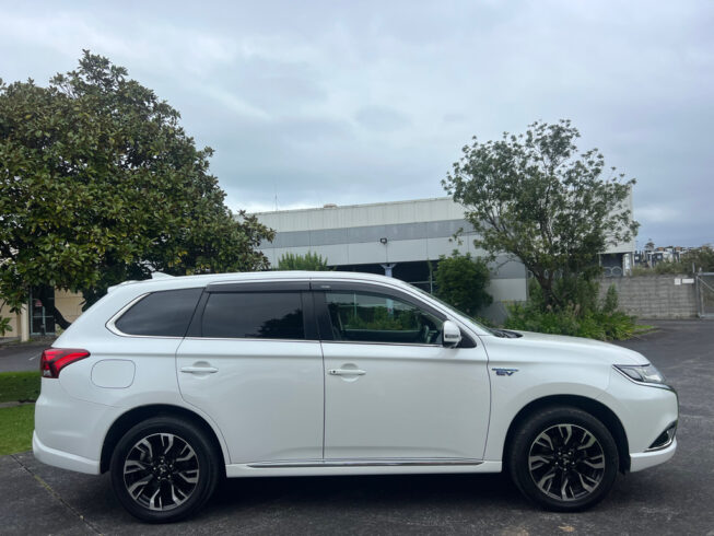 2017 Mitsubishi Outlander image 223921