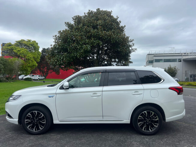 2017 Mitsubishi Outlander image 223925