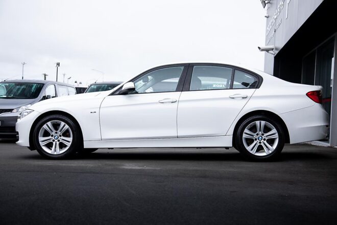 2013 Bmw 320i image 198063