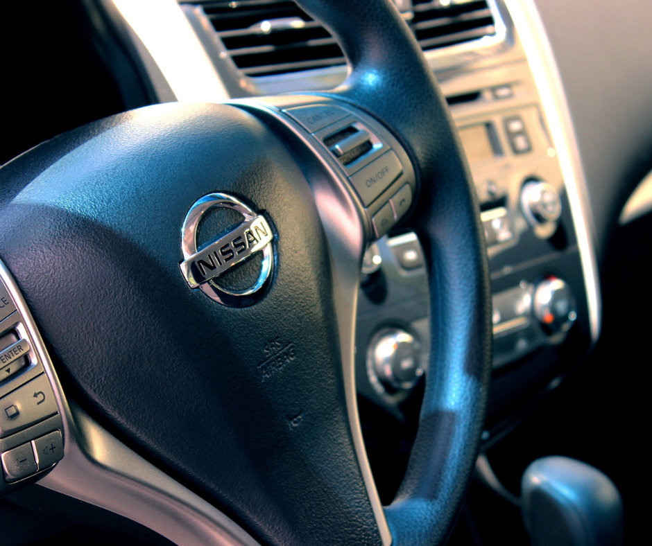 Nissan Serena interior