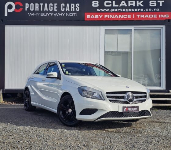 2013 Mercedes-benz A 180 Low KMS, Black Mags image 301908