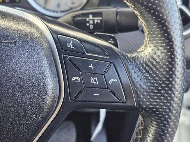2013 Mercedes-benz A 180 Low KMS, Black Mags image 301919