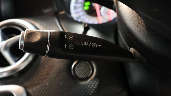 2013 Mercedes-benz A 180 Low KMS, Black Mags image 307278