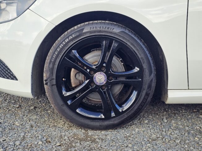 2013 Mercedes-benz A 180 Low KMS, Black Mags image 301926