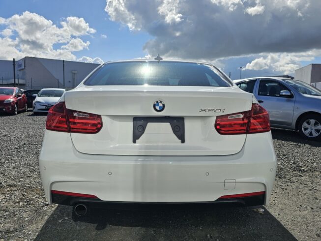 2013 Bmw 320i Motorsport image 301400