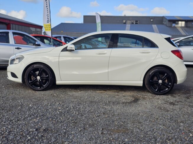 2013 Mercedes-benz A 180 Low KMS, Black Mags image 301915