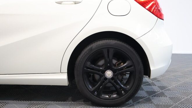 2013 Mercedes-benz A 180 Low KMS, Black Mags image 307282