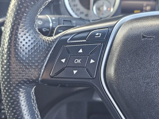 2013 Mercedes-benz A 180 Low KMS, Black Mags image 301918