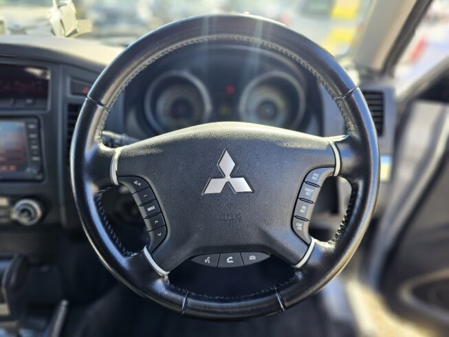 2012 Mitsubishi Pajero 3.2D, 7 Seater image 298622