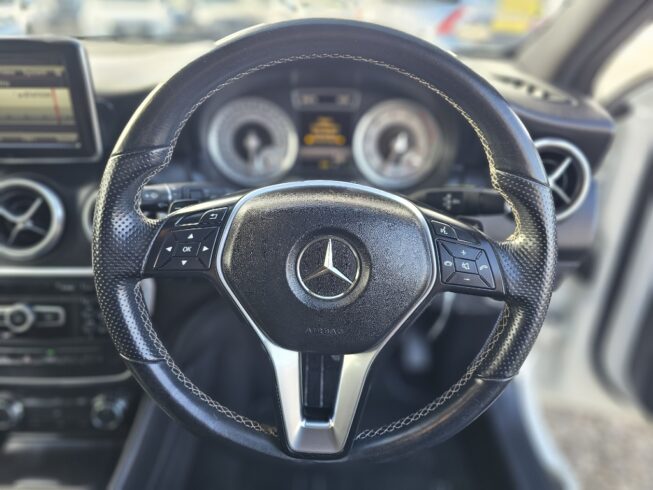 2013 Mercedes-benz A 180 Low KMS, Black Mags image 301917