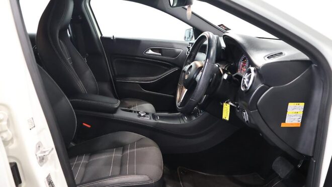 2013 Mercedes-benz A 180 Low KMS, Black Mags image 307270