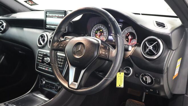 2013 Mercedes-benz A 180 Low KMS, Black Mags image 307276