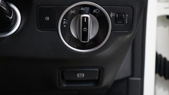 2013 Mercedes-benz A 180 Low KMS, Black Mags image 307283