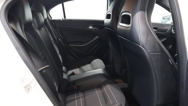 2013 Mercedes-benz A 180 Low KMS, Black Mags image 307273