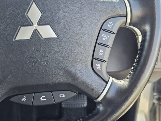 2012 Mitsubishi Pajero 3.2D, 7 Seater image 298624