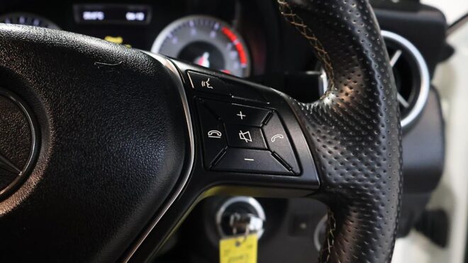2013 Mercedes-benz A 180 Low KMS, Black Mags image 307277