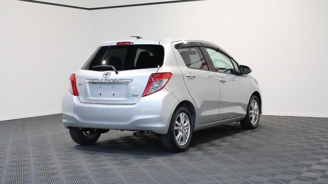 2012 Toyota Vitz U Smart Stop Package, Heated Seats image 311967