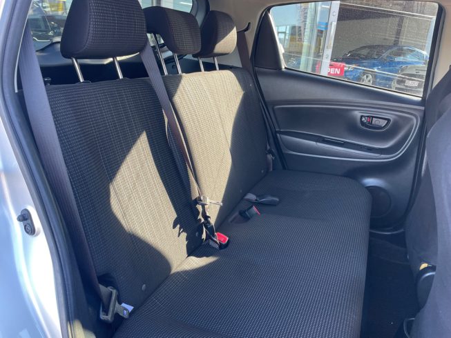 2017 Toyota Vitz Hybrid F image 285183