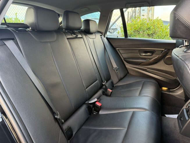 2013 Bmw 320i Touring Luxury image 283901