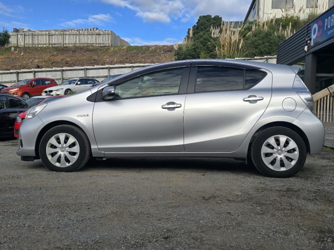 2012 Toyota Aqua G Model/ Push Start/ Reverse Camera/ Steering Wheel Controls image 285742