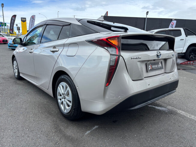 2017 Toyota Prius S Safety Plus image 310495