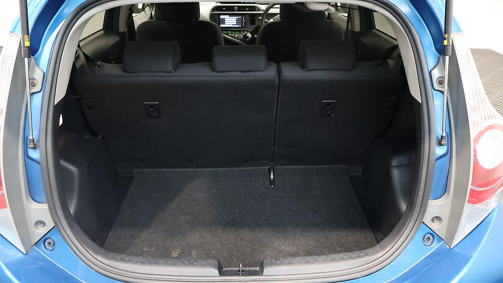 2013 Toyota Aqua S MODEL PUSH BUTTON START R/CAMERA image 313311