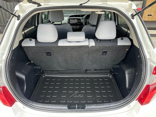 2015 Toyota Vitz 1.3F Smart Style/ Push Start/ Nice Interior image 285145
