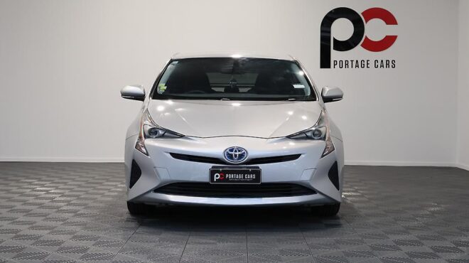 2017 Toyota Prius E Model/ Steering Wheel Controls/ Push Start image 304476
