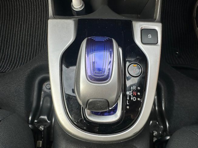 2014 Honda Fit Hybrid F-Package image 284474