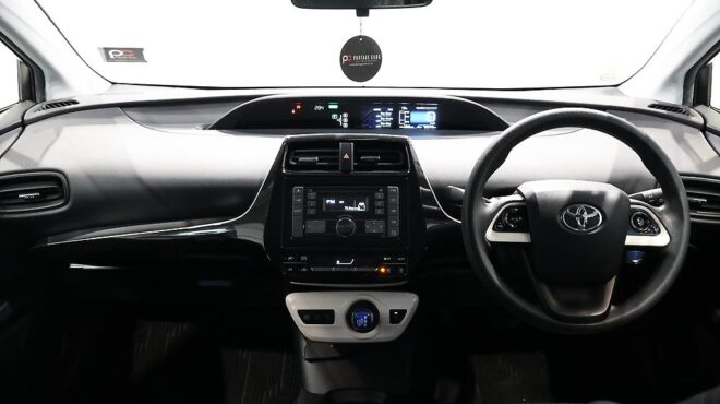 2017 Toyota Prius E Model/ Steering Wheel Controls/ Push Start image 304487