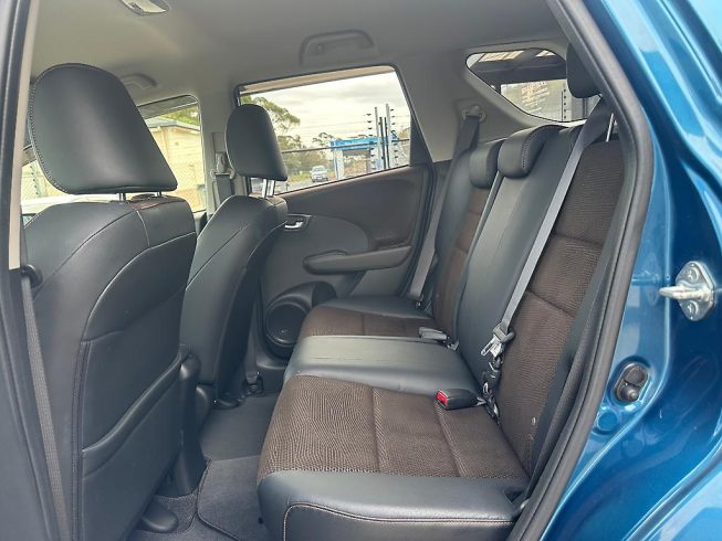 2012 Honda Fit Shuttle Hybrid image 284571