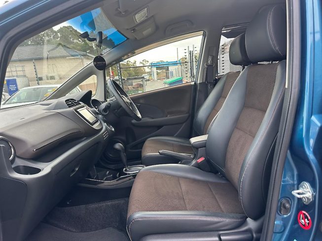 2012 Honda Fit Shuttle Hybrid image 284570
