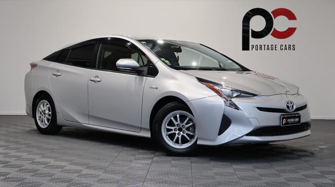 2017 Toyota Prius E Model/ Steering Wheel Controls/ Push Start image 304475