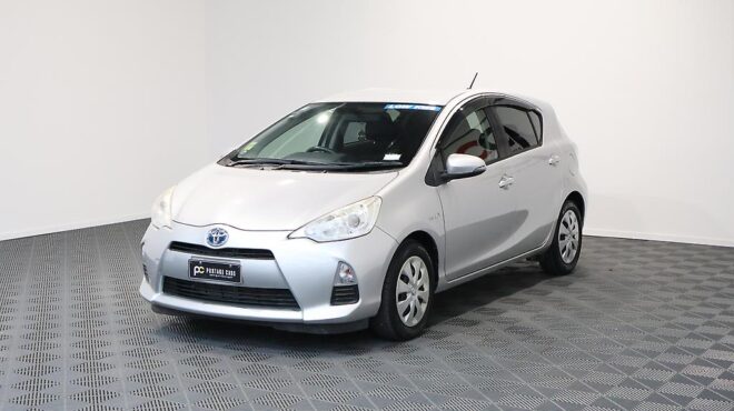 2012 Toyota Aqua G Model/ Push Start/ Reverse Camera/ Steering Wheel Controls image 318013