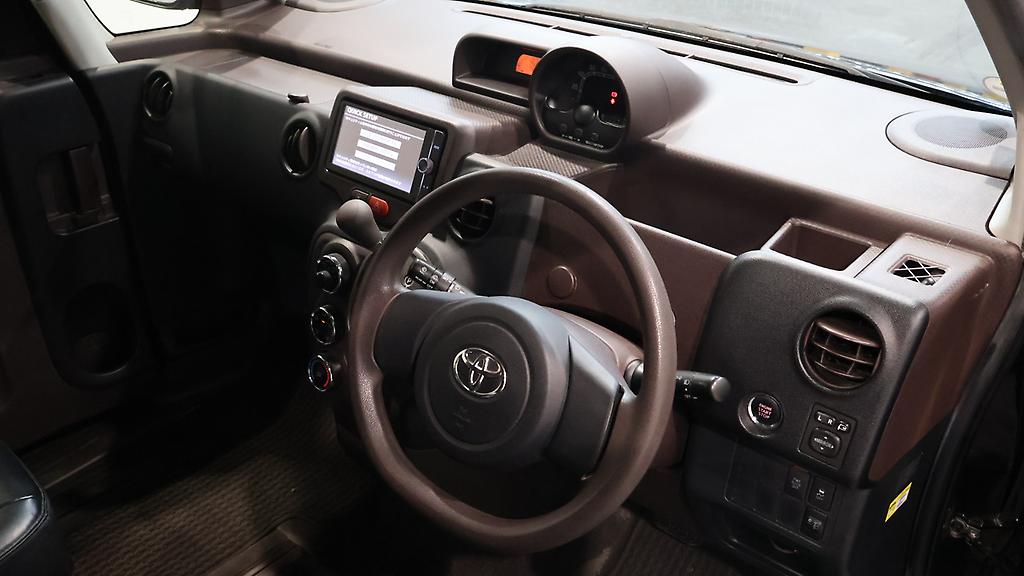 2012 Toyota Spade F Model/ Reverse Camera/ Passenger Electric Slide Door image 310676