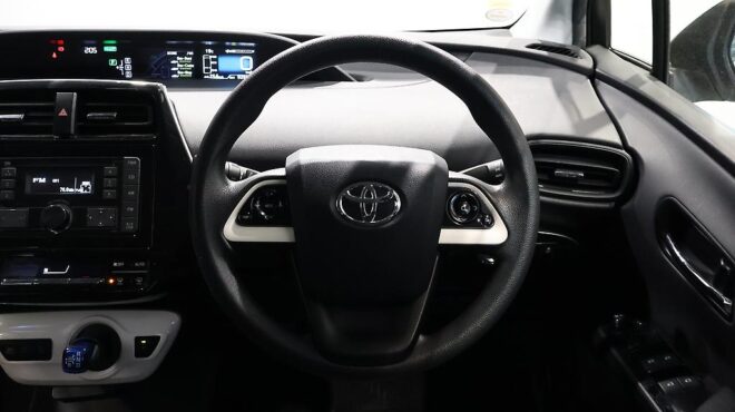 2017 Toyota Prius E Model/ Steering Wheel Controls/ Push Start image 304489