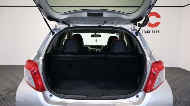 2012 Toyota Vitz U Smart Stop Package, Heated Seats image 311969