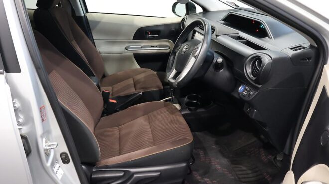 2012 Toyota Aqua G Model/ Push Start/ Reverse Camera/ Steering Wheel Controls image 318017