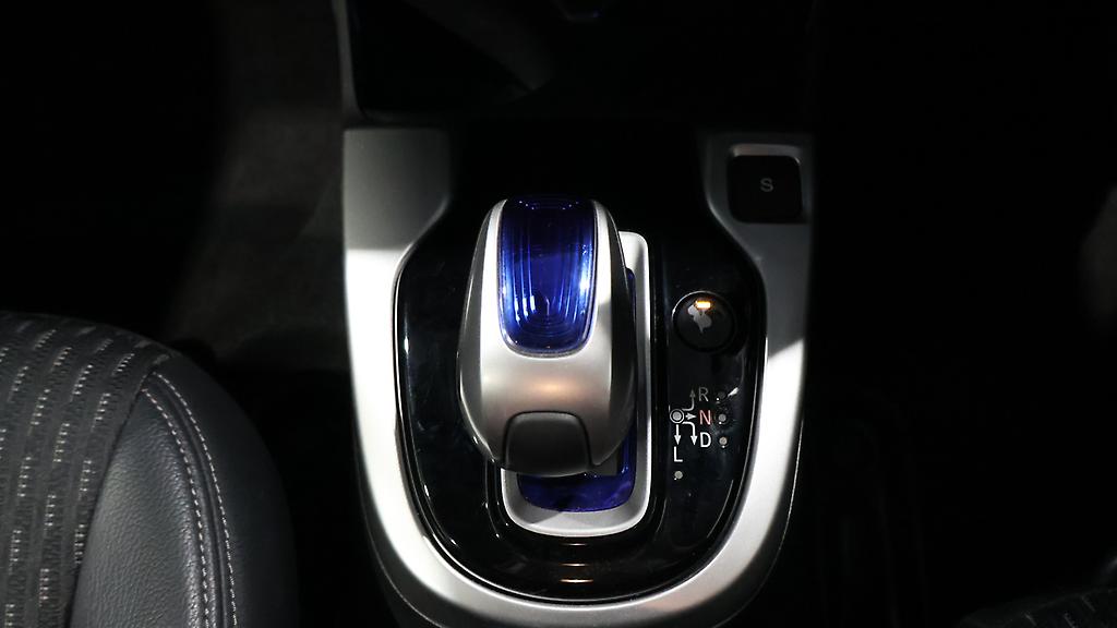 2013 Honda Fit Hybrid L Package, Cruise Control image 311435