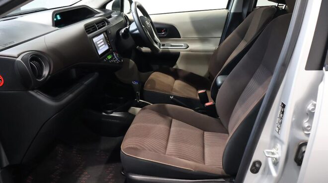 2012 Toyota Aqua G Model/ Push Start/ Reverse Camera/ Steering Wheel Controls image 318018