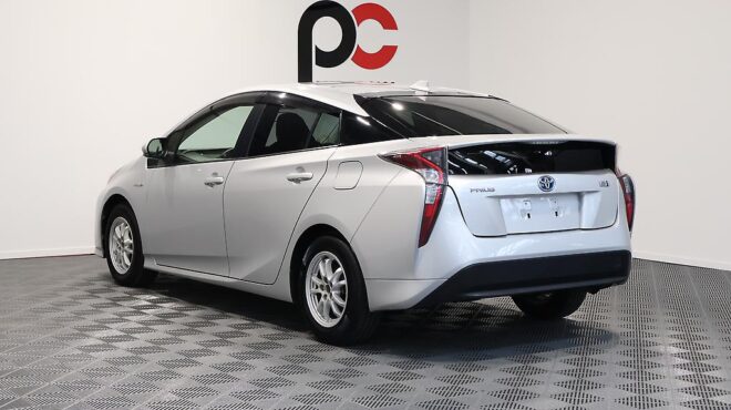 2017 Toyota Prius E Model/ Steering Wheel Controls/ Push Start image 304479