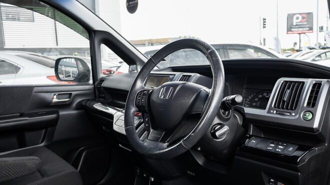 2012 Honda Step Wagon Z HDD Navi Edition image 315678